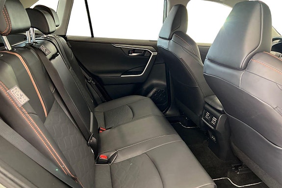 Toyota RAV4 8 of 24