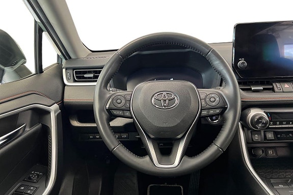 Toyota RAV4 11 of 24