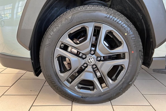 Toyota RAV4 17 of 24