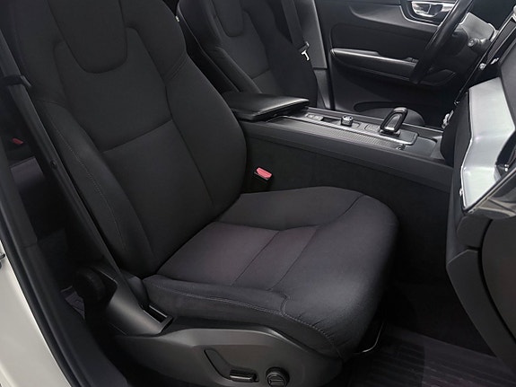 Volvo XC60 13 of 22