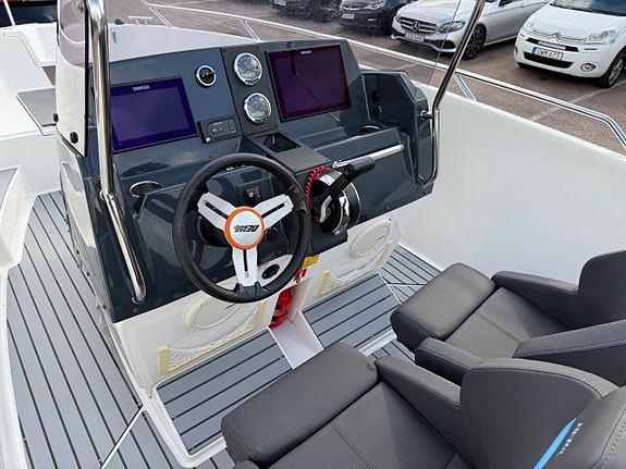 Bella 600R Mercury 150hk 2019 186tim Ekolod/GPS Ev byte/avbe 6 of 12