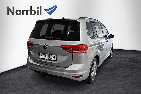 Volkswagen Touran 3 of 8