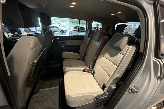 Volkswagen Touran 6 of 8