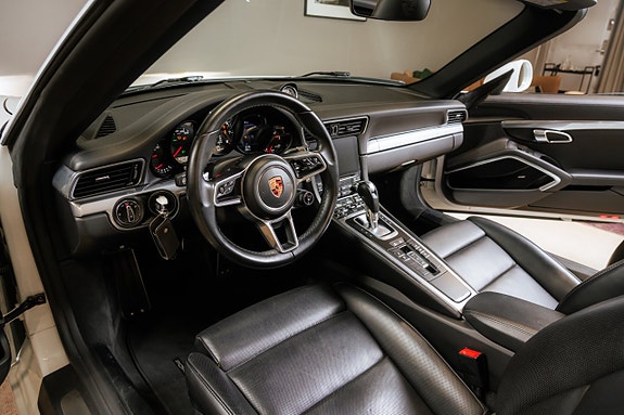 Porsche 911 16 of 30