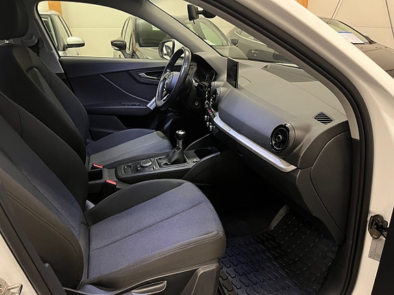 Audi Q2 8 of 12