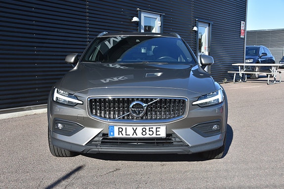 Volvo V60 Cross Country 2 of 23