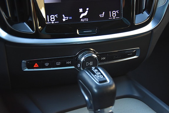Volvo V60 Cross Country 21 of 23