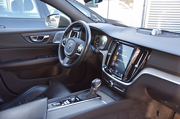 Volvo V60 Cross Country 9 of 23