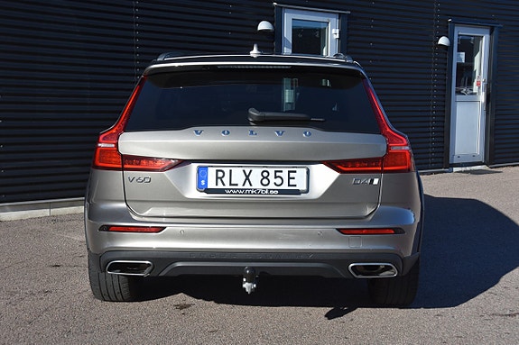 Volvo V60 Cross Country 7 of 23
