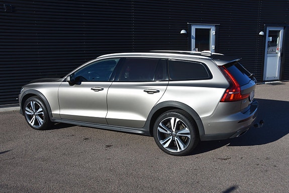 Volvo V60 Cross Country 5 of 23