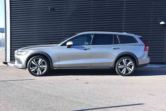 Volvo V60 Cross Country 3 of 23
