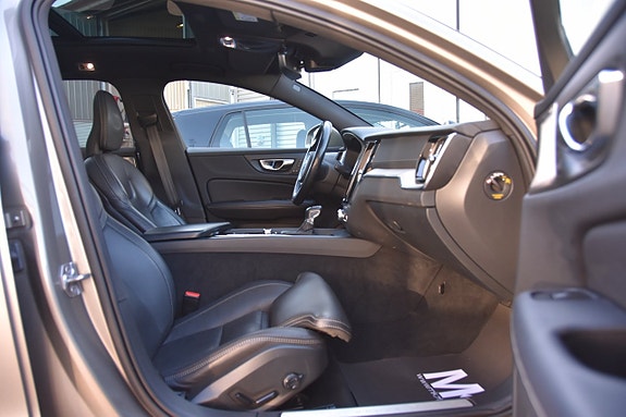 Volvo V60 Cross Country 10 of 23