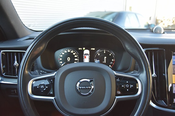 Volvo V60 Cross Country 18 of 23