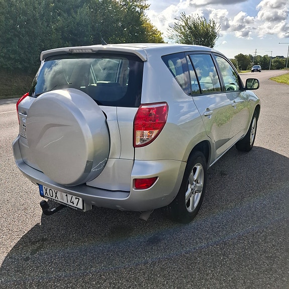 Toyota RAV4 2 of 4