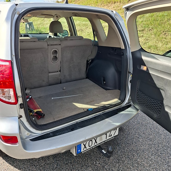 Toyota RAV4 4 of 4