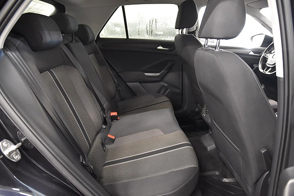 Volkswagen T-Roc 12 of 18