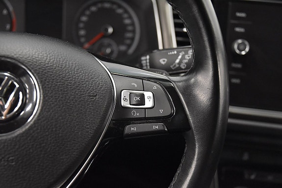 Volkswagen T-Roc 11 of 18