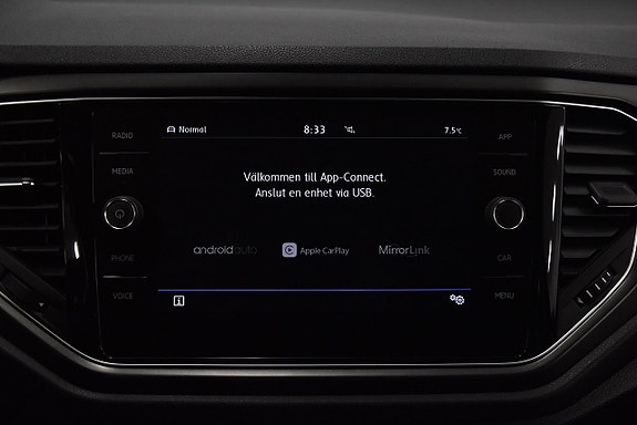 Volkswagen T-Roc 16 of 18