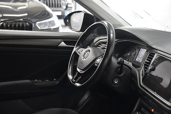 Volkswagen T-Roc 8 of 18
