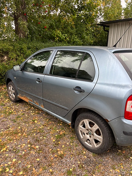 Skoda Fabia 2 of 15