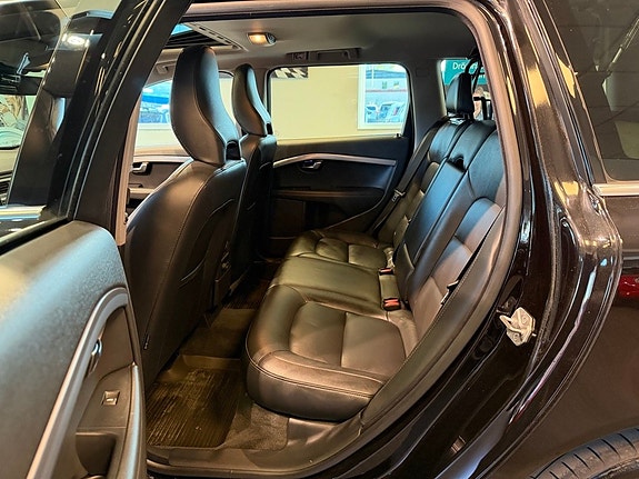 Volvo V70 25 of 30