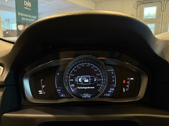 Volvo V70 11 of 30