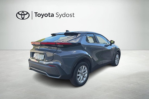 Toyota C-HR 3 of 17