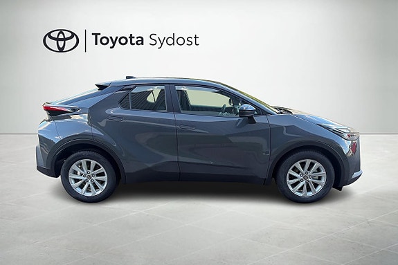 Toyota C-HR 13 of 17