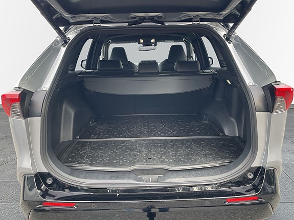 Toyota RAV4 Plug-in Hybrid 10 of 15
