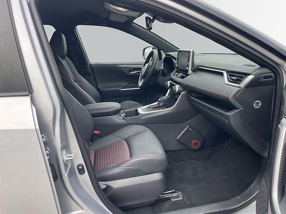Toyota RAV4 Plug-in Hybrid 6 of 15