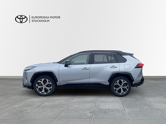 Toyota RAV4 Plug-in Hybrid 3 of 15
