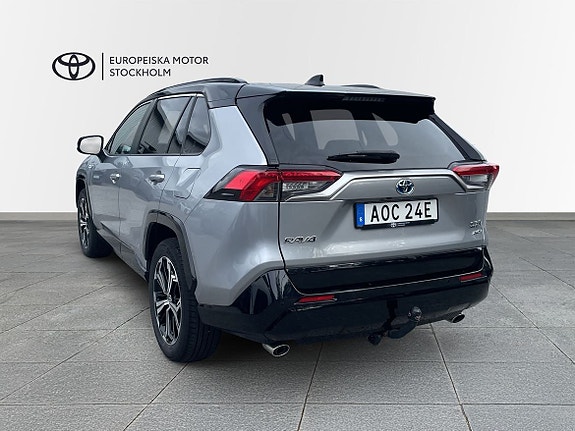 Toyota RAV4 Plug-in Hybrid 2 of 15