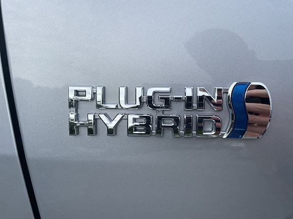 Toyota RAV4 Plug-in Hybrid 12 of 15