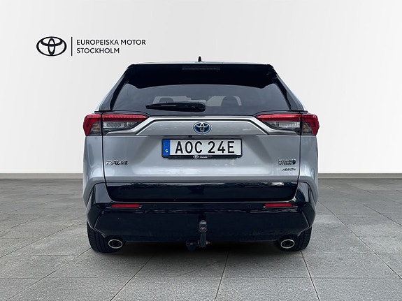 Toyota RAV4 Plug-in Hybrid 4 of 15