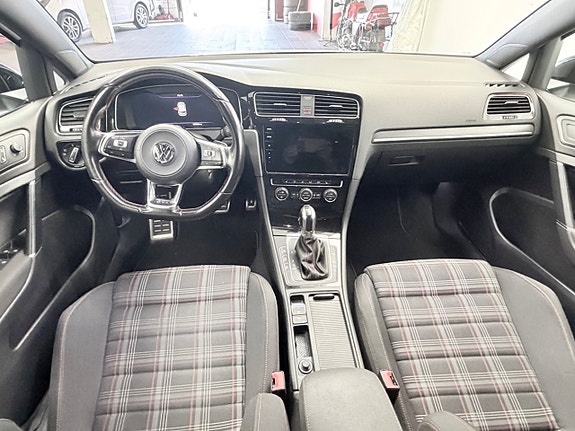 Volkswagen Golf I 14 of 22