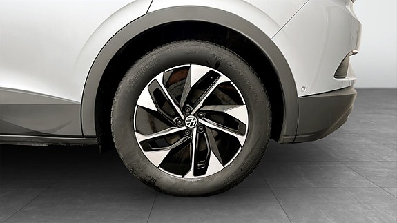 Volkswagen ID.4 6 of 19