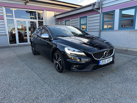Volvo V40 3 of 14
