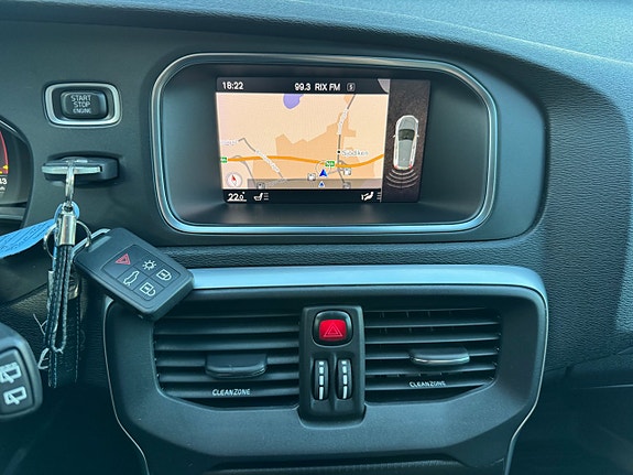 Volvo V40 12 of 14