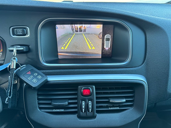 Volvo V40 11 of 14