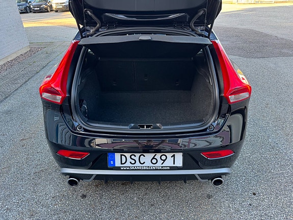 Volvo V40 13 of 14