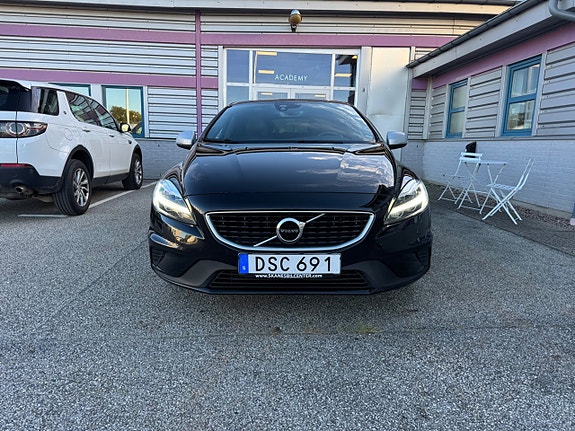Volvo V40 2 of 14