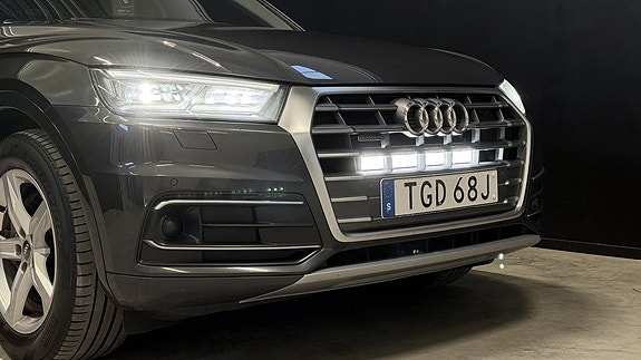 Audi Q5 2 of 30