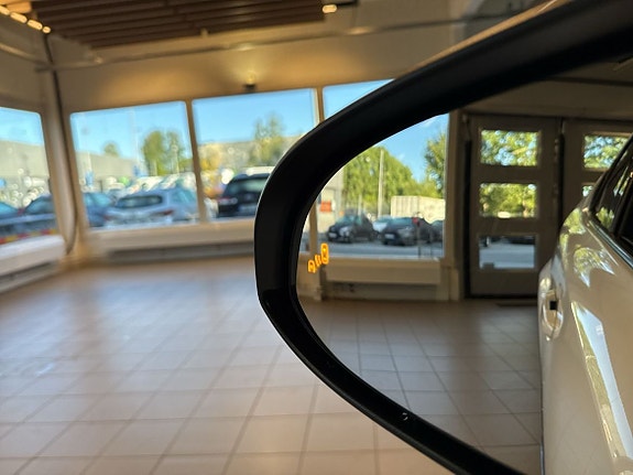 Toyota C-HR 15 of 16