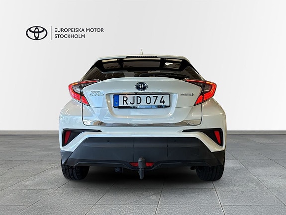 Toyota C-HR 4 of 16