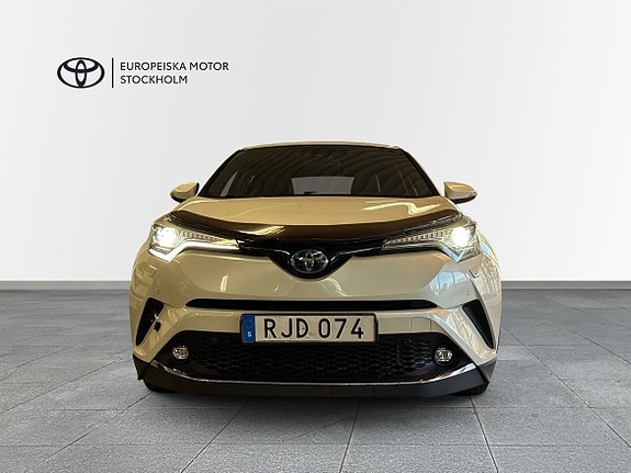 Toyota C-HR 5 of 16