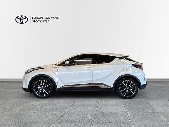 Toyota C-HR 3 of 16