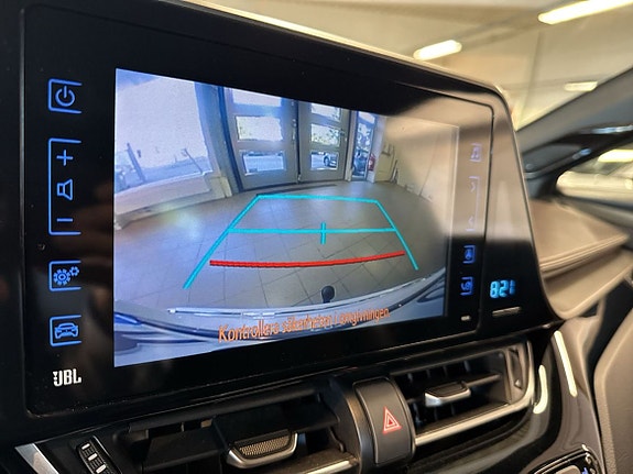 Toyota C-HR 13 of 16