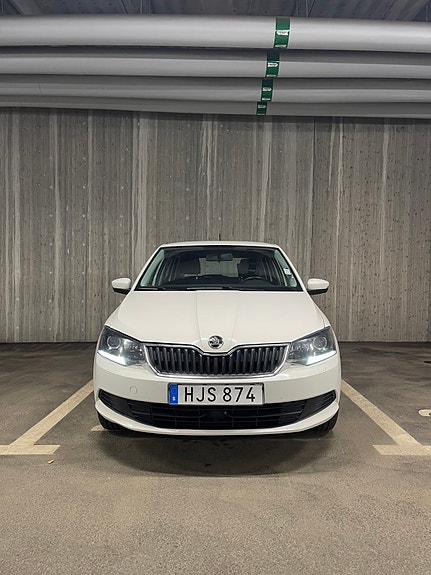 Skoda Fabia 2 of 13