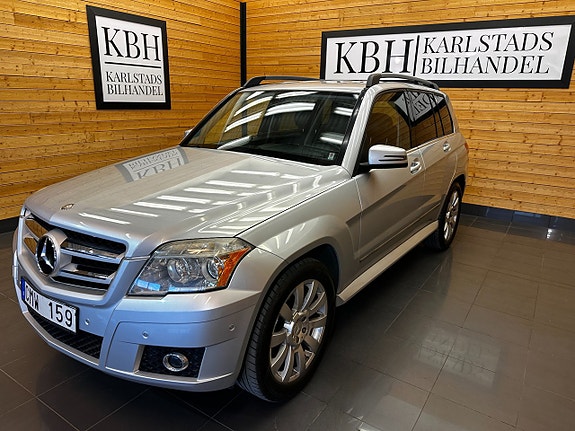 Mercedes-Benz GLK350 2 of 24