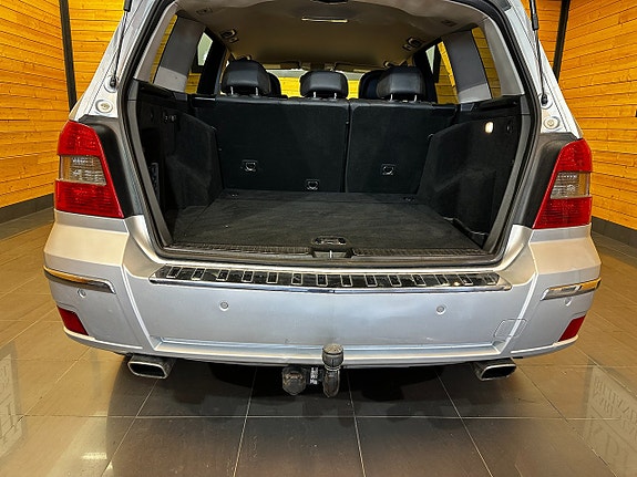 Mercedes-Benz GLK350 10 of 24
